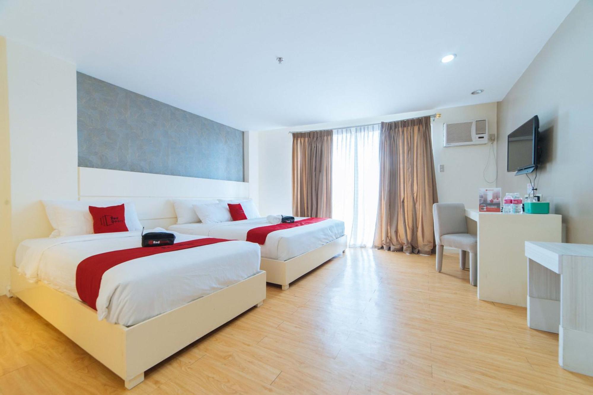 Reddoorz Plus At Hotel Metro Kalibo Bagian luar foto