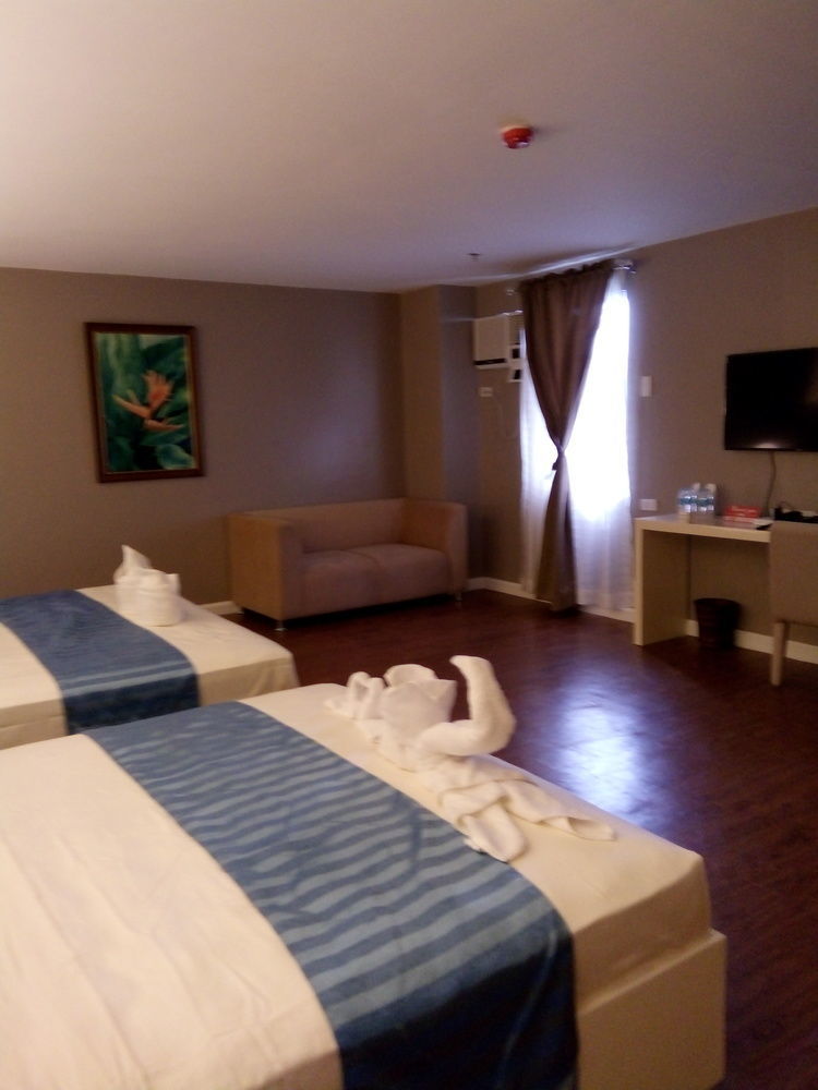Reddoorz Plus At Hotel Metro Kalibo Bagian luar foto