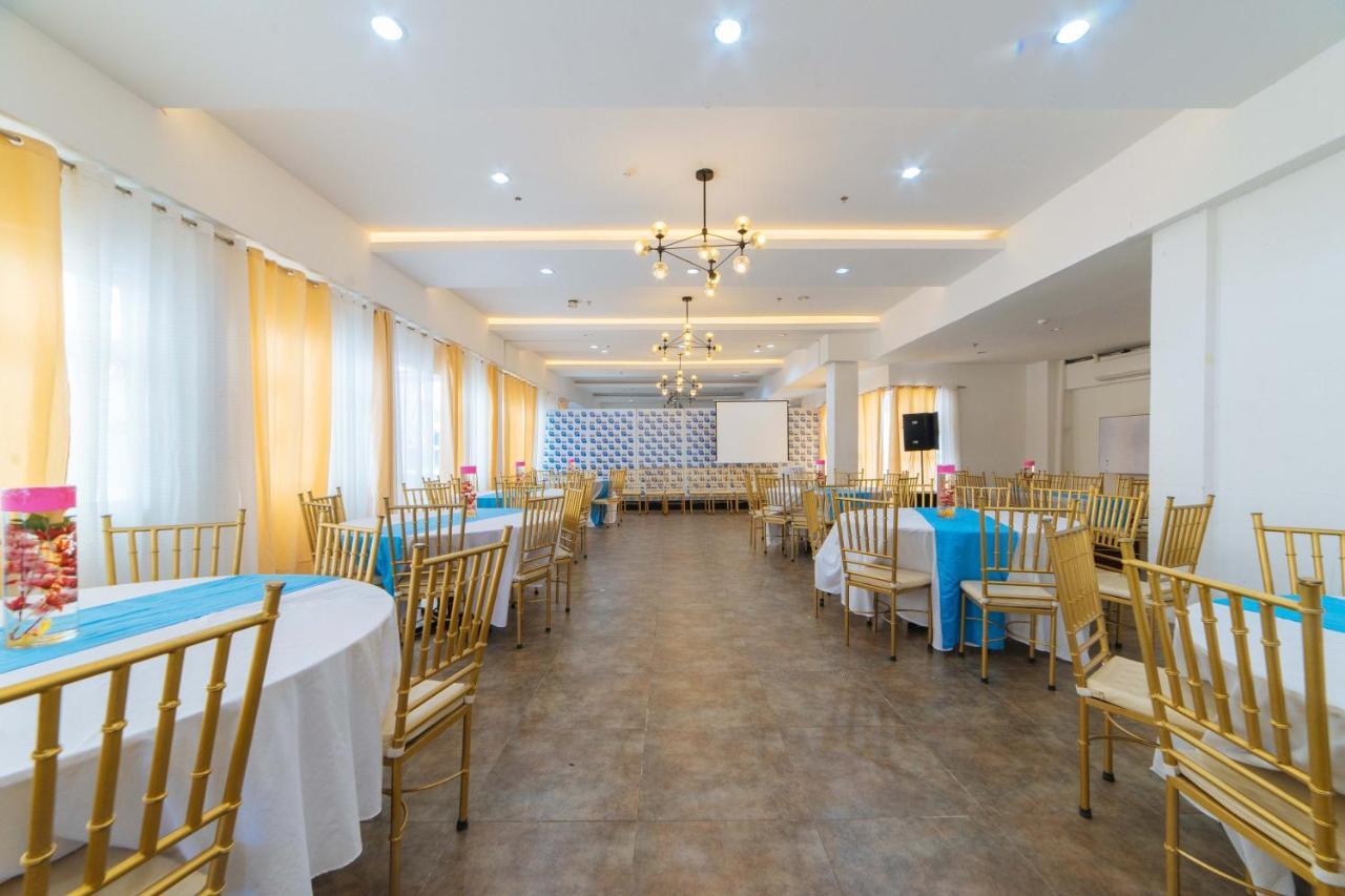 Reddoorz Plus At Hotel Metro Kalibo Bagian luar foto